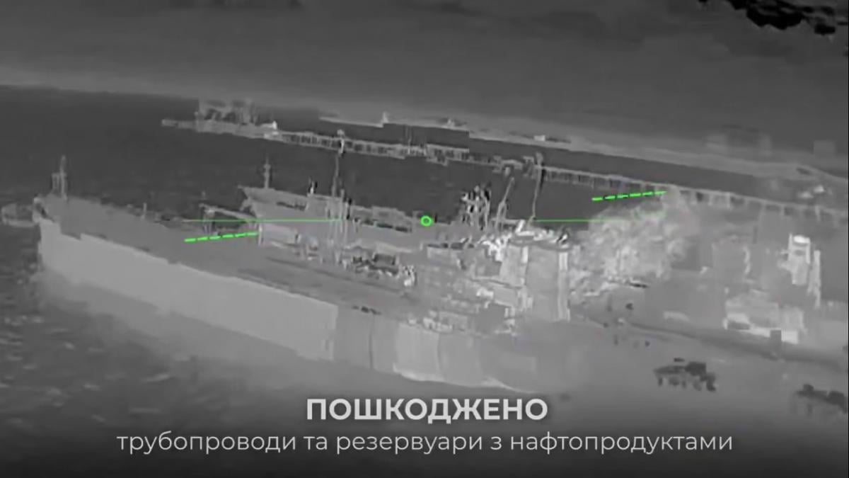 СБУ показала кадры поражения нефтяного терминала в Краснодарском крае, – источники (видео)