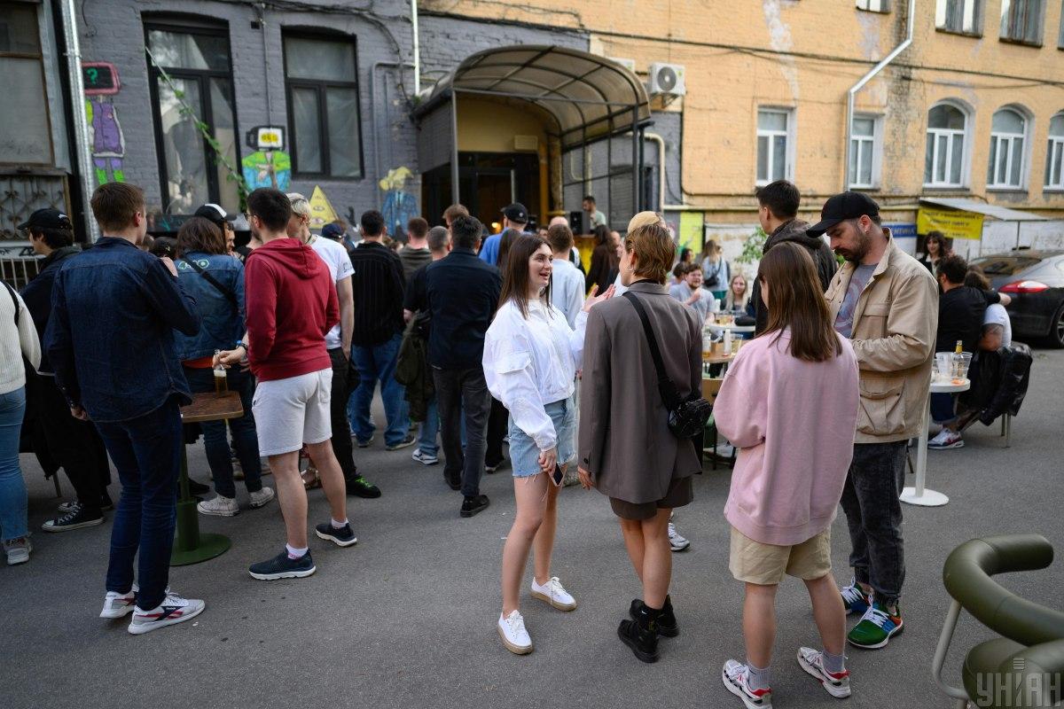 “Цифры очень страшные”: нардеп раскрыл правду о том, сколько молодежи уехало из Украины за полгода