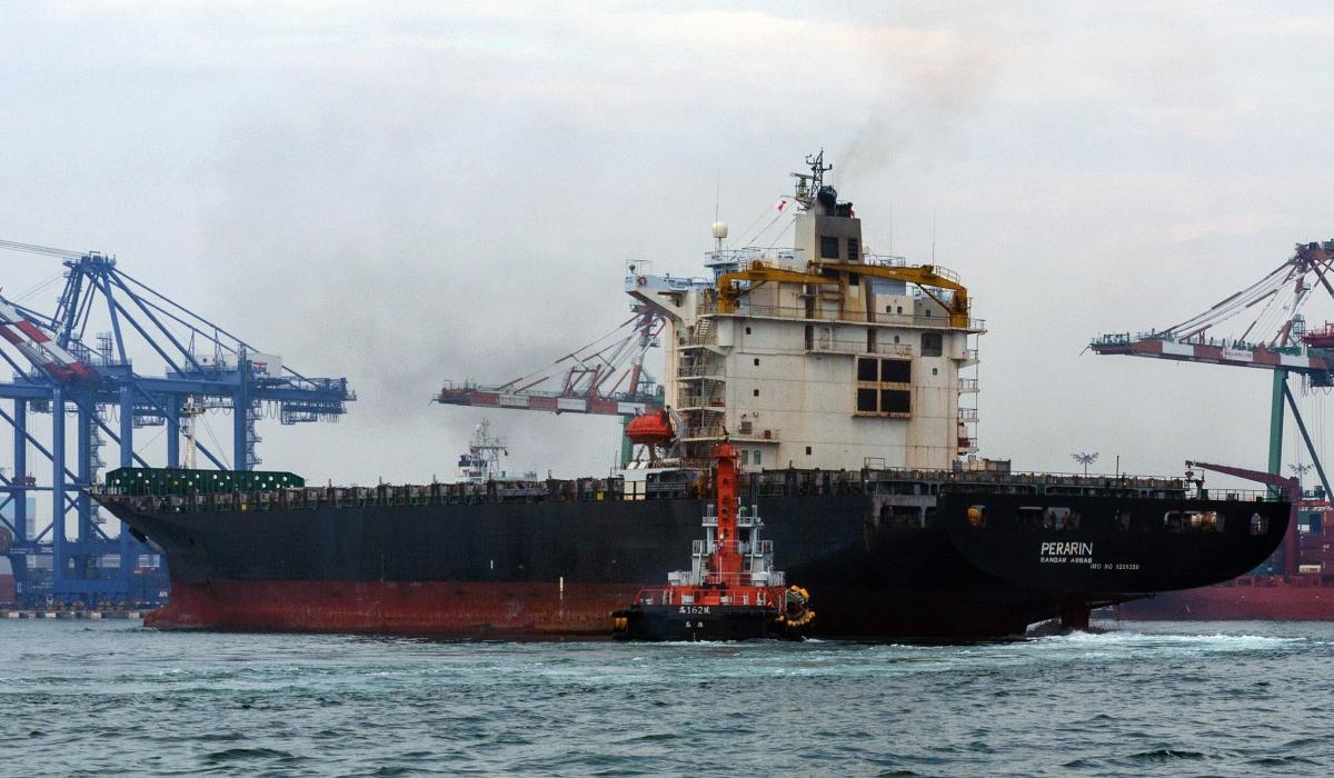 Иран вывел в море свой “авианосец” на фоне напряженности в регионе