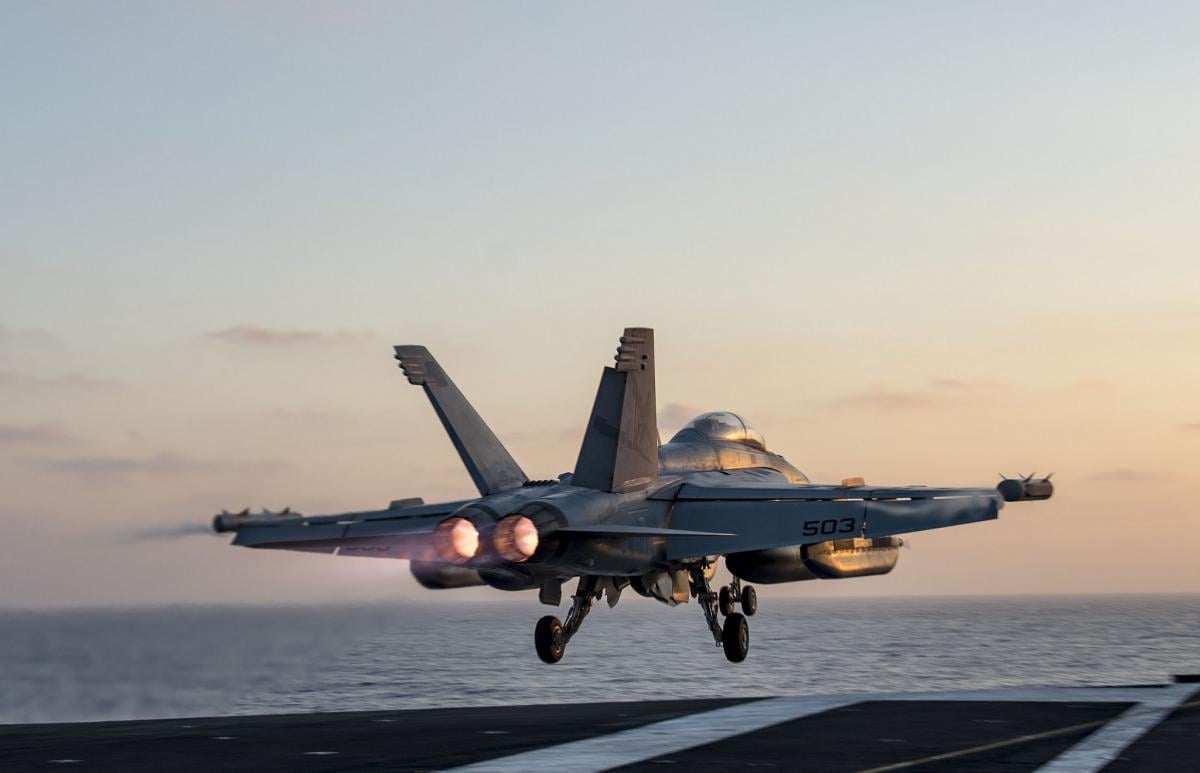 США перебрасывают воздушные танкеры и самолеты РЭБ на Ближний Восток – что происходит