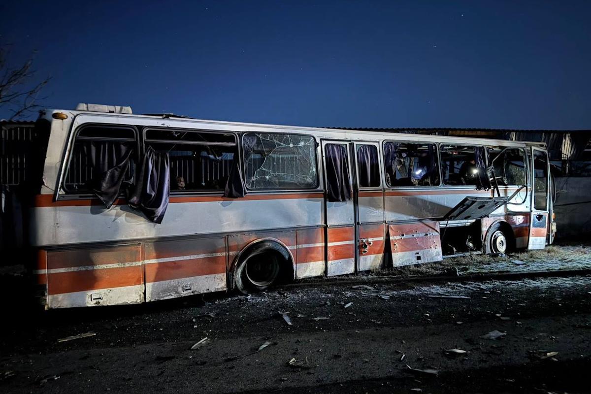 “Шахеды” летели группой: “Флэш” рассказал детали удара по автобусу с шахтерами