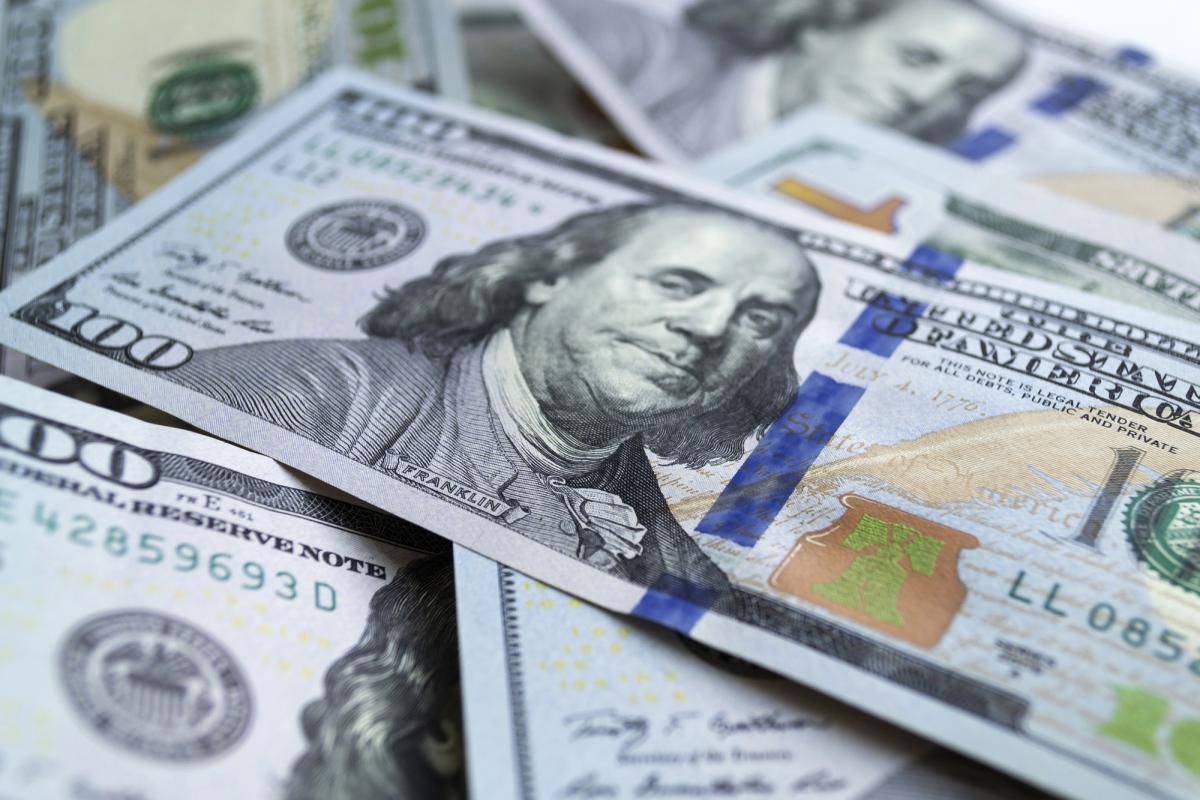 Доллар США стремительно теряет позиции