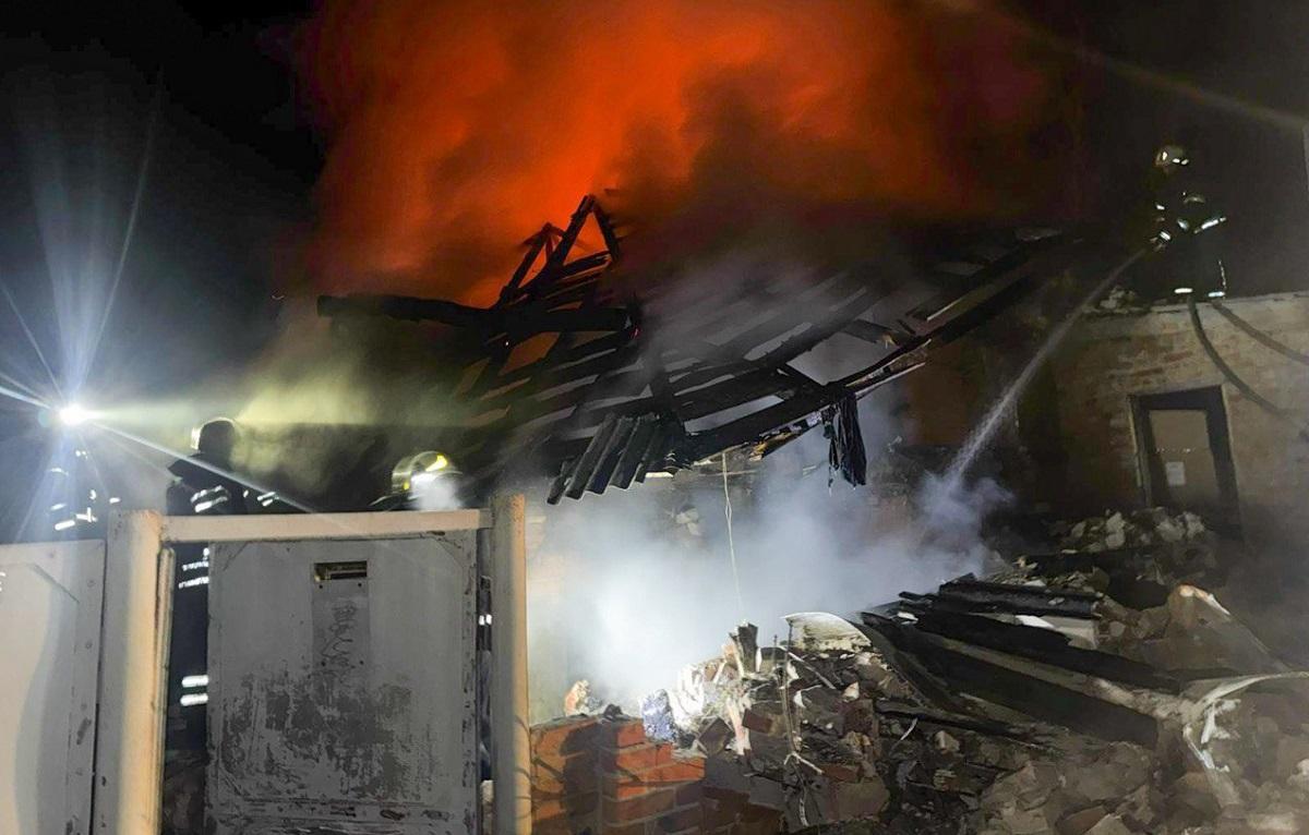 Удар по дому в Богодухове: из-под завалов достали тела маленьких детей и мужчины (фото)