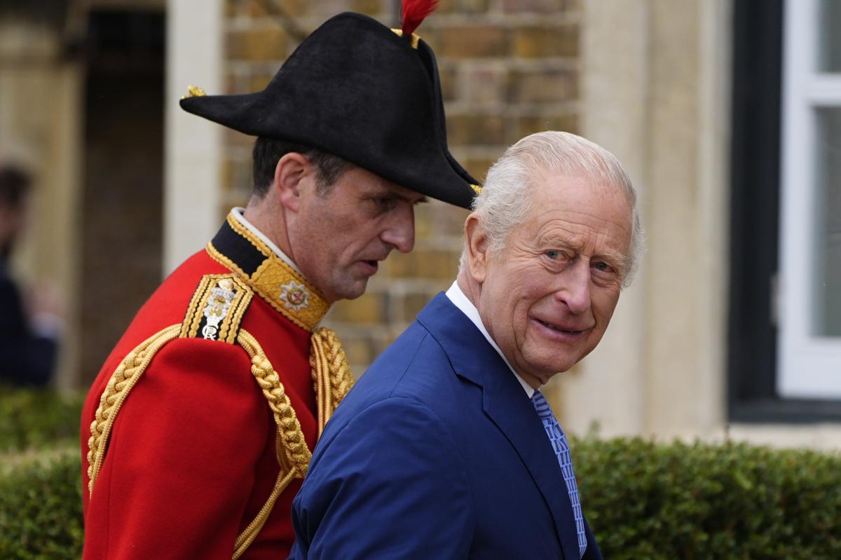 Экс-принца Эндрю арестовали в его день рождения: Чарльз III отреагировал