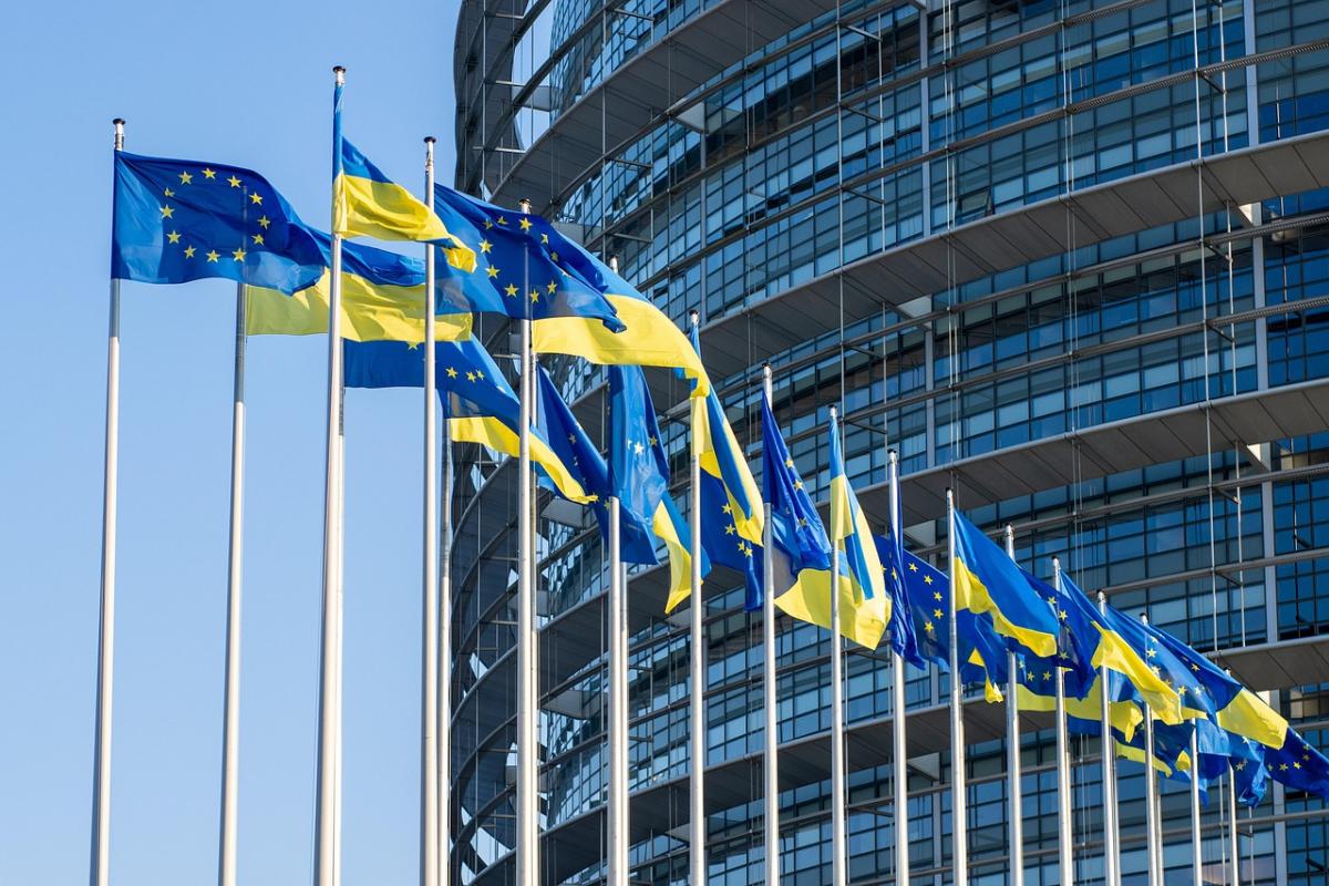 Президент Европарламента подписала кредит на €90 миллиардов для Украины