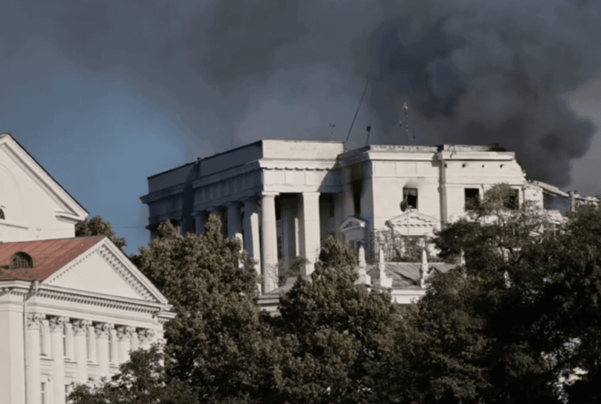 После удара Storm Shadow: в Крыму сносят разбитый штаб флота РФ