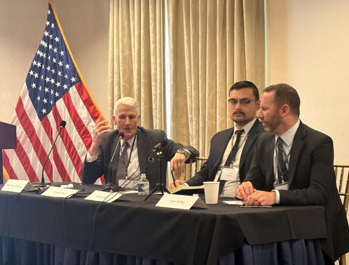 Американские политики и генералы выступают за решительную поддержку Украины