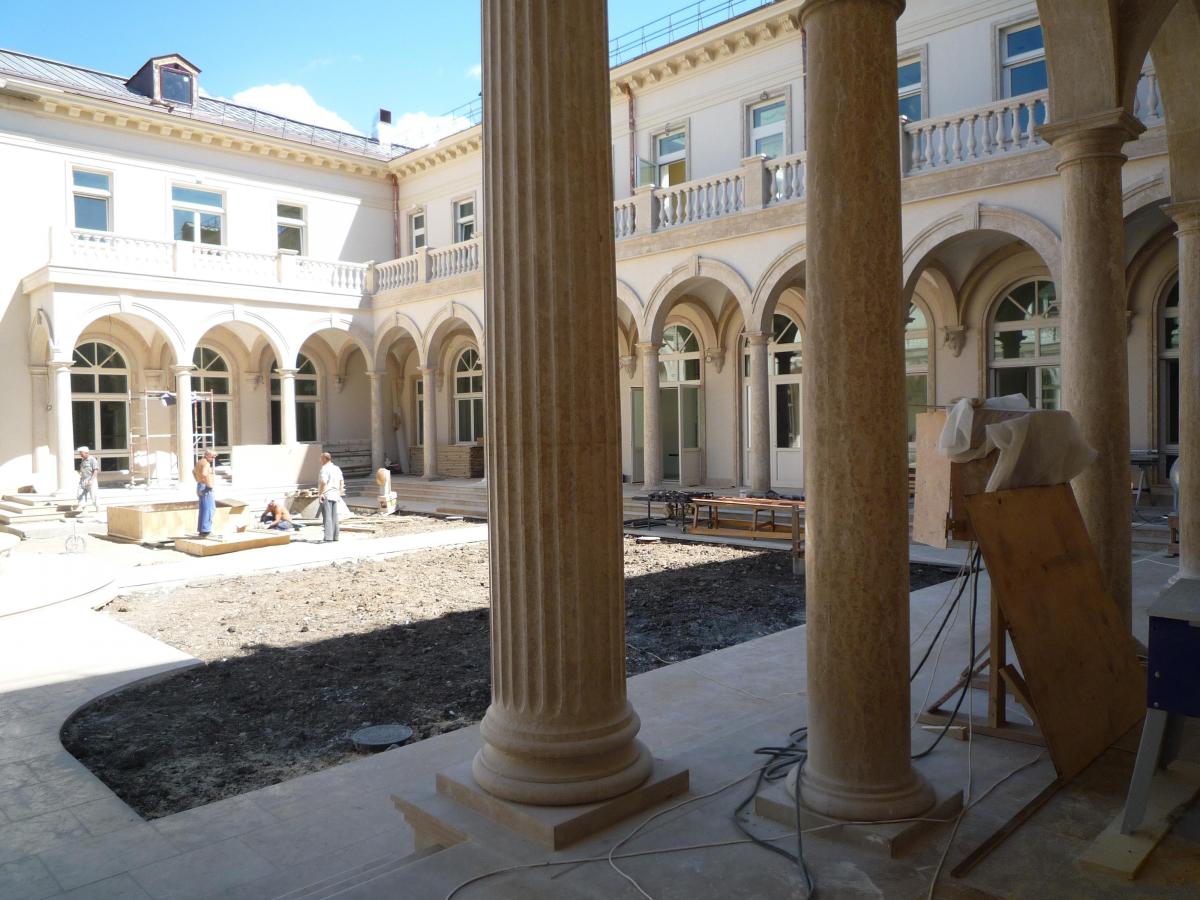 Кабаевой перечислили 6,5 млрд: стало известно, кто купил “дворец Путина” за бесценок