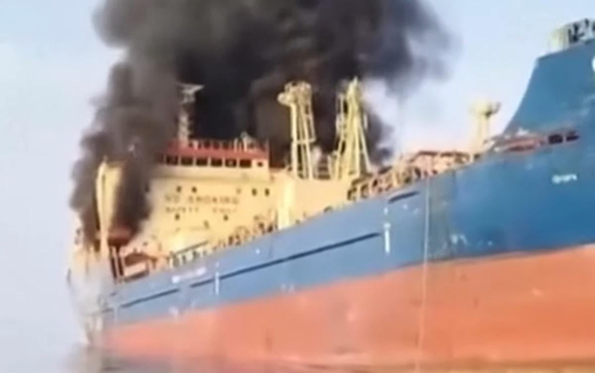 Иран атаковал собственный танкер у Ормузского пролива, – Reuters