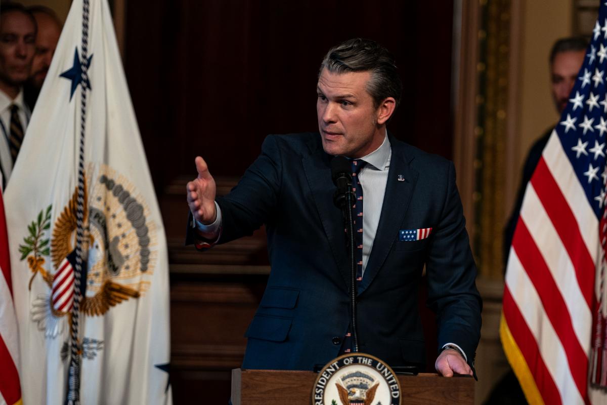 Война против Ирана: Хегсет назвал срок контроля над небом Тегерана и упомянул РФ и Китай