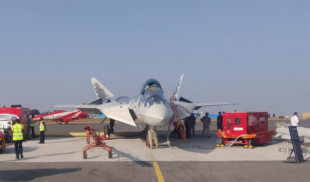 Сразу два истребителя Су-57 заметили в небе над одной из стран Северной Африки (видео)