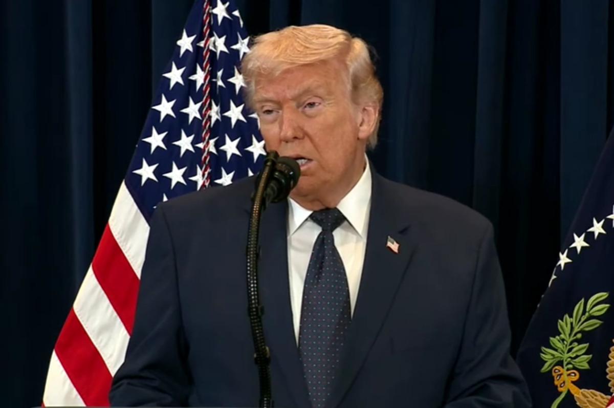 Трамп утверждает, что ударами превратил Иран в “бумажного тигра”