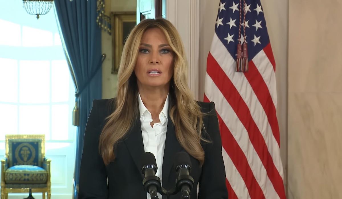 Мелания Трамп ловко дистанцировалась от мужа, и на то есть причина, – Mirror