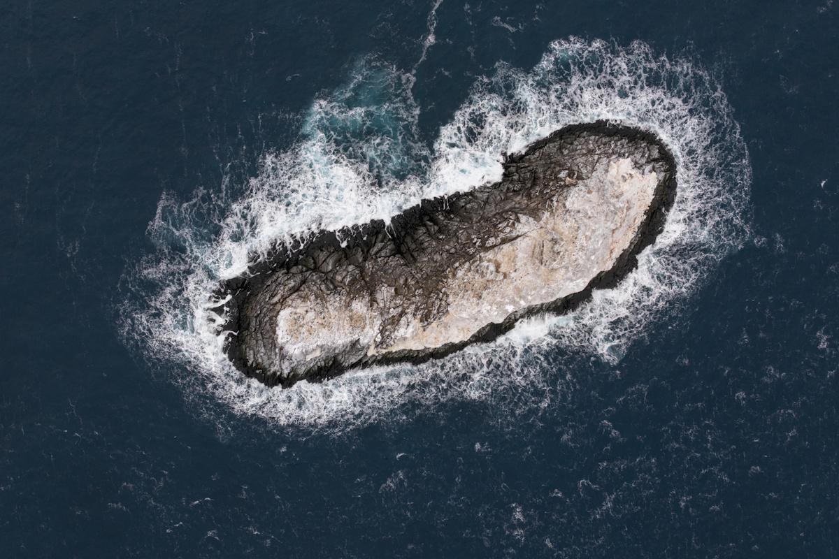 Давно такого не было: ученые открыли новый остров в океане