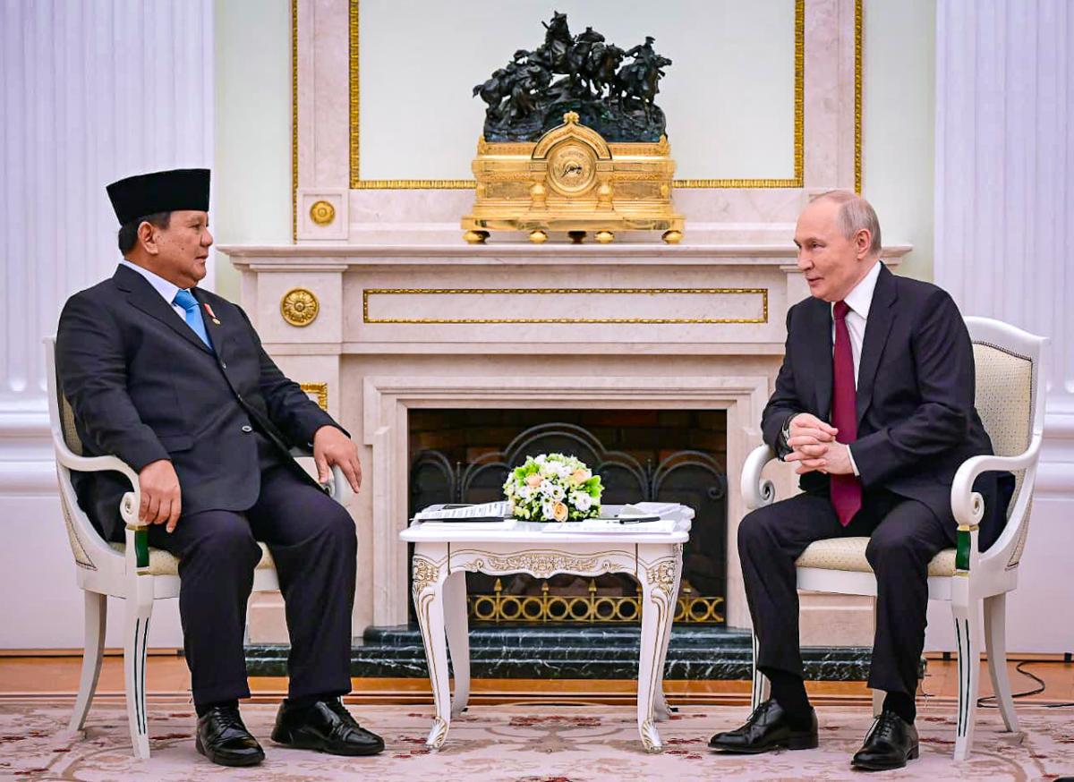 Путин в “школьных штанишках” устроил странное шоу в Кремле, – The Daily Star