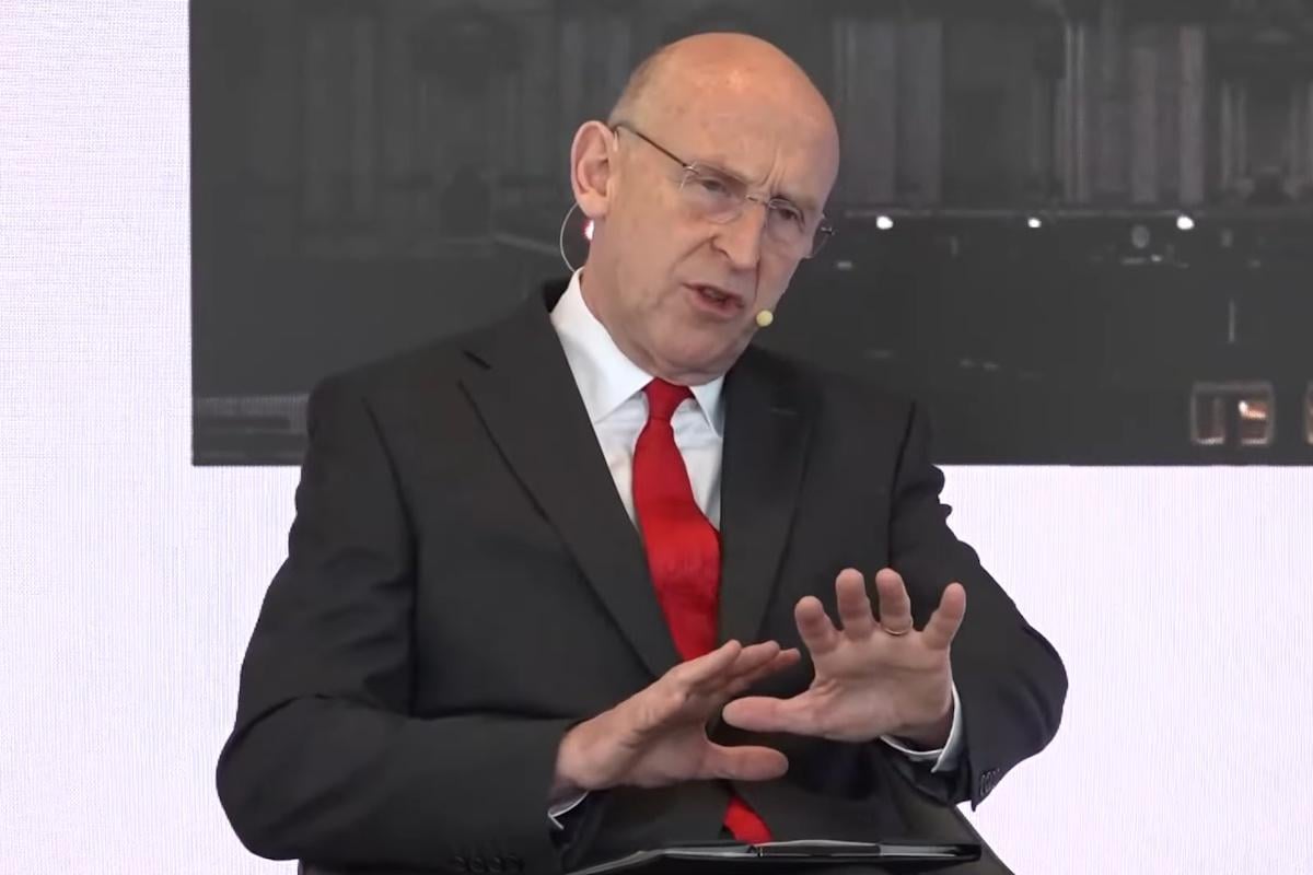 Великобритания передаст Украине сотни тысяч снарядов и тысячи ракет для ПВО, – Хили