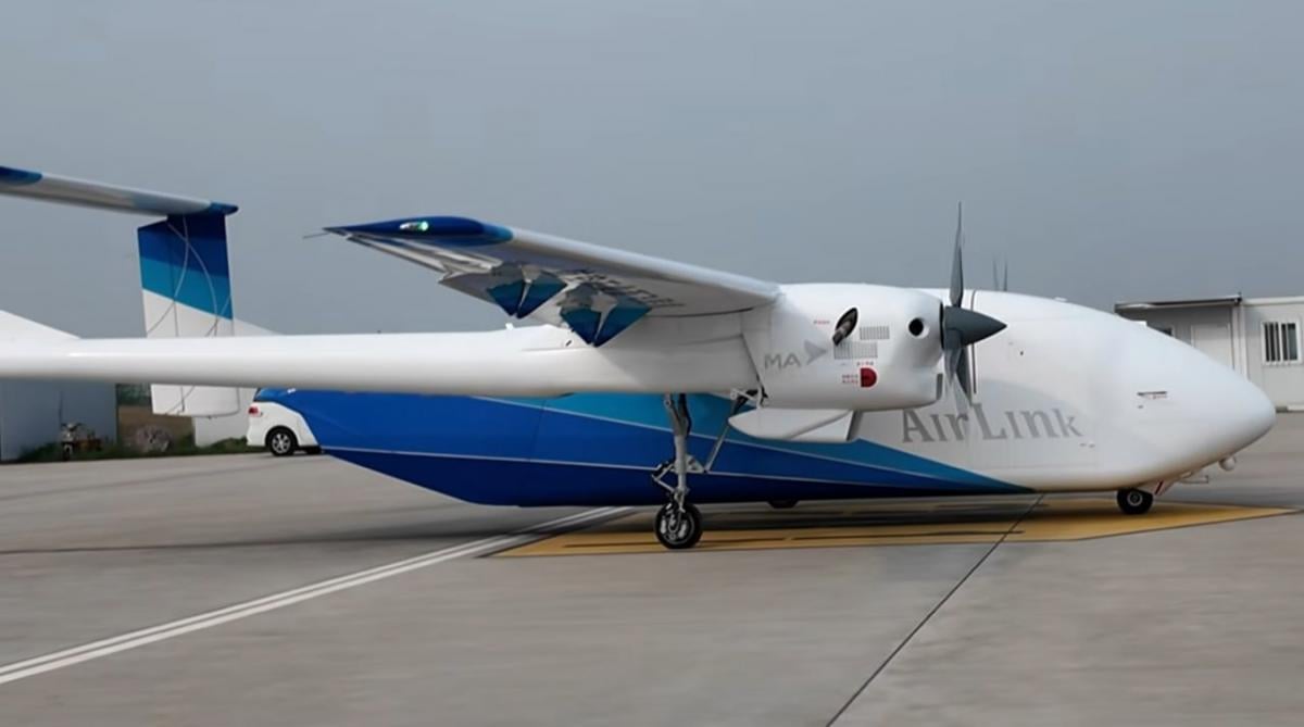 Китай впервые поднял в небо новый “крылатый грузовик”, не требующий пилота (видео)