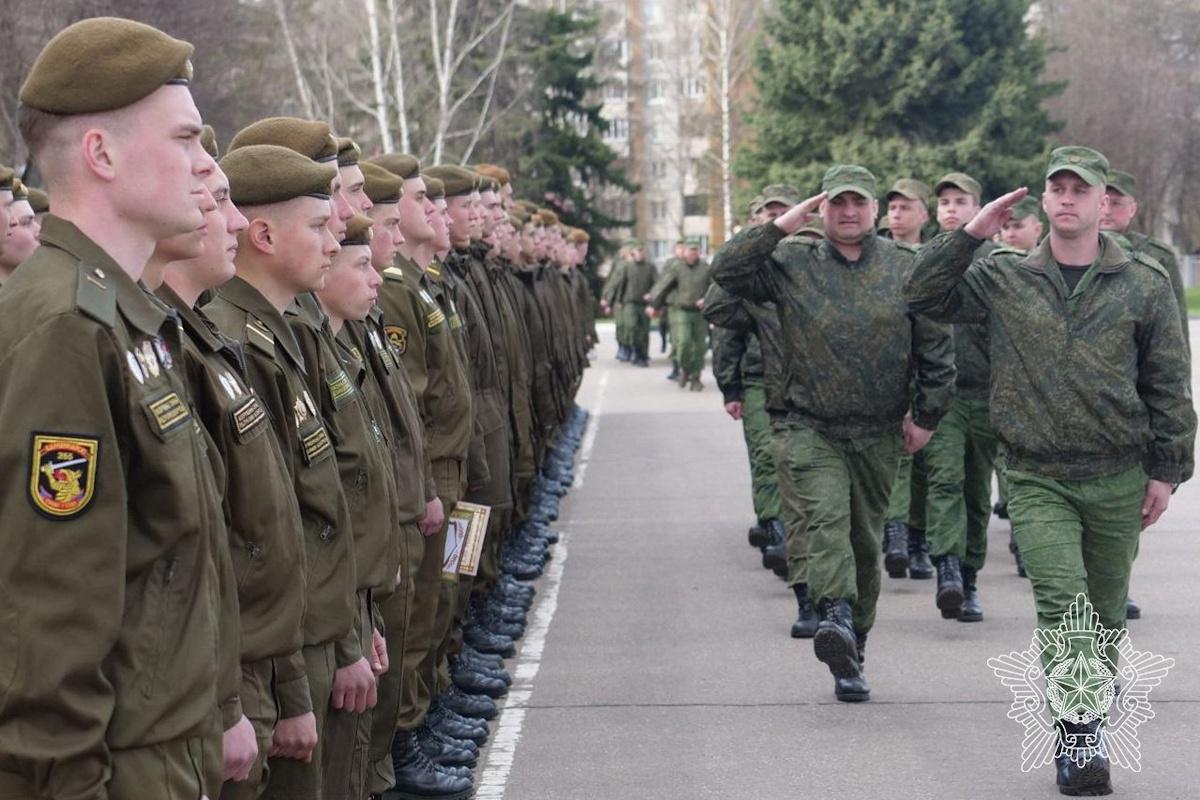 Лукашенко объявил призыв офицеров из резерва