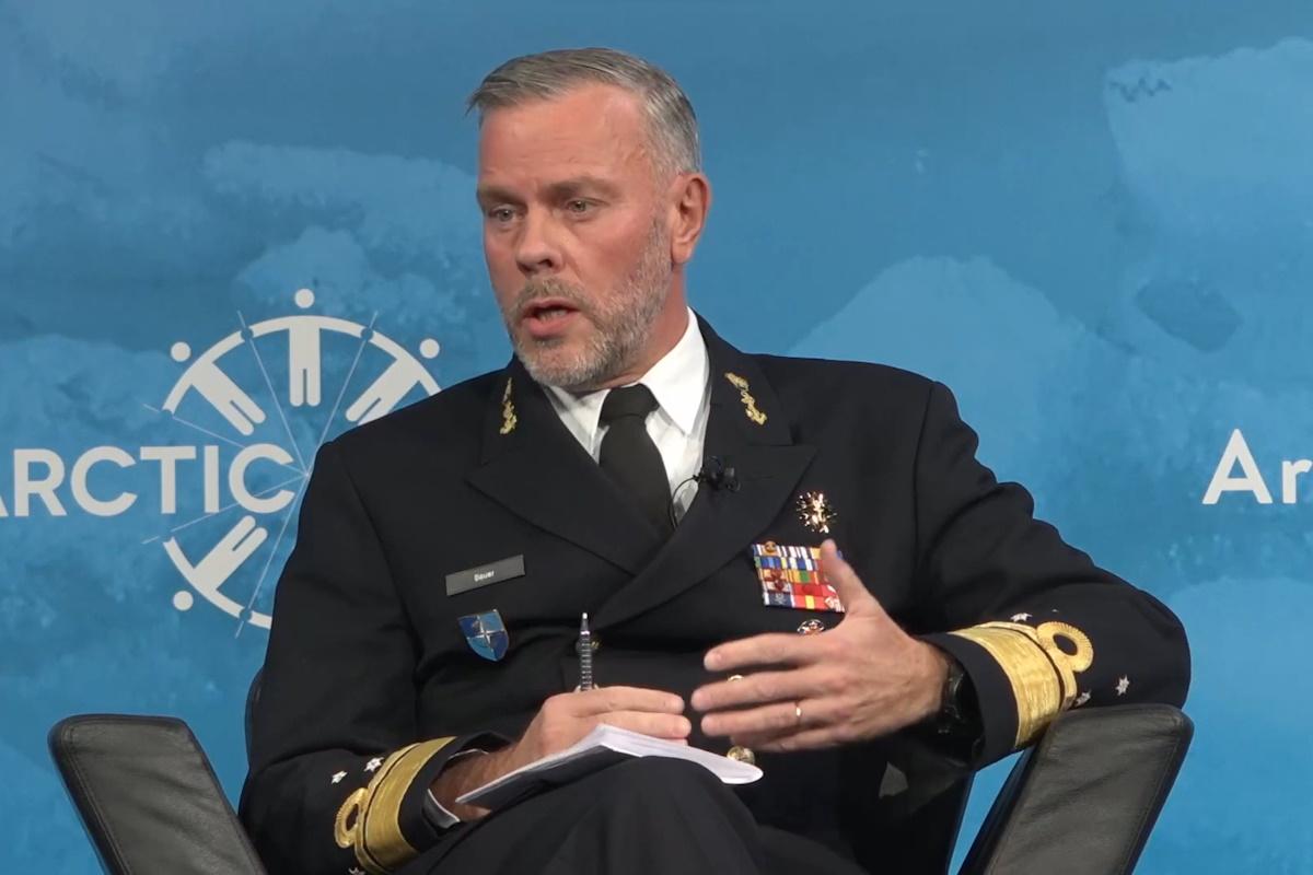 “Очень тревожный сценарий”: адмирал оценил вероятность того, что РФ нападет на страну ЕС