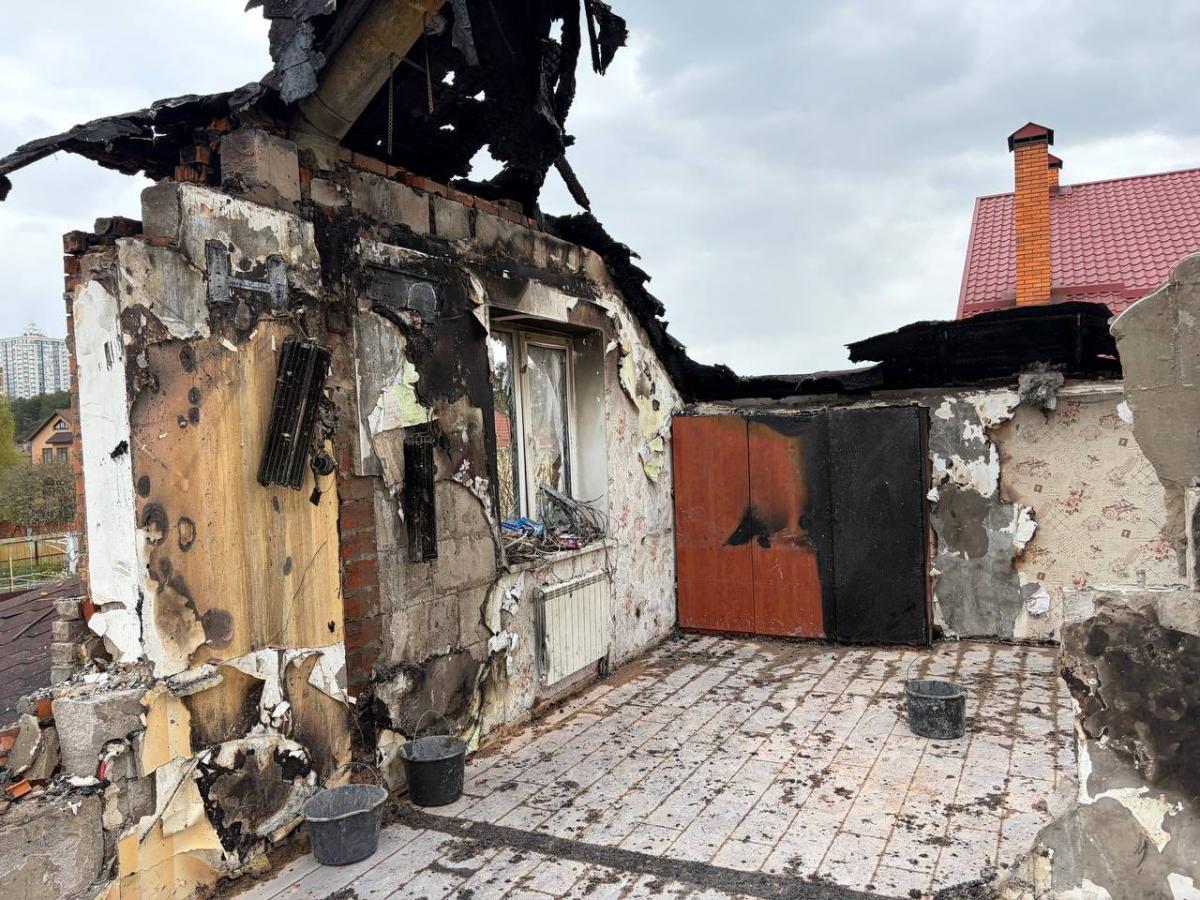 Флеш показал, что осталось от его дома после удара “Шахедов” (фото)