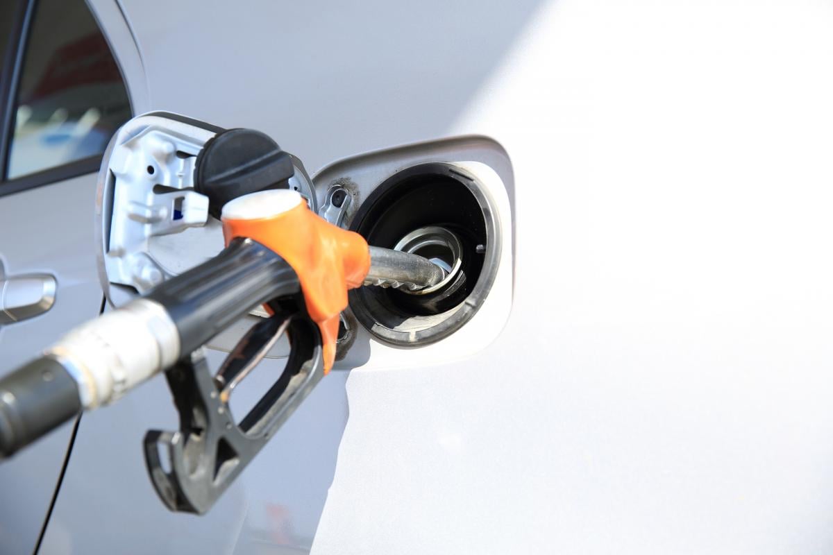 Бензин в США подскочил до нового максимума на фоне войны в Иране