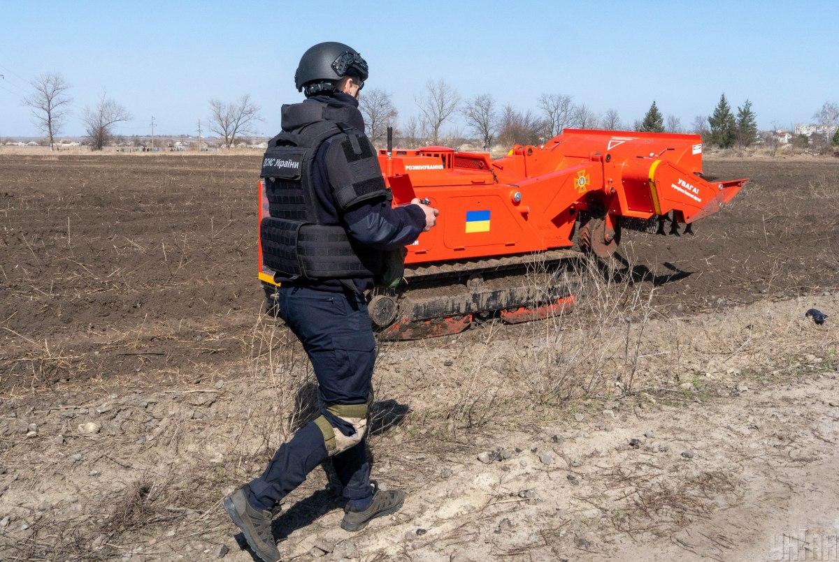 Точность до 70%: Reuters раскрыл, как дроны и ИИ помогают разминировать Украину