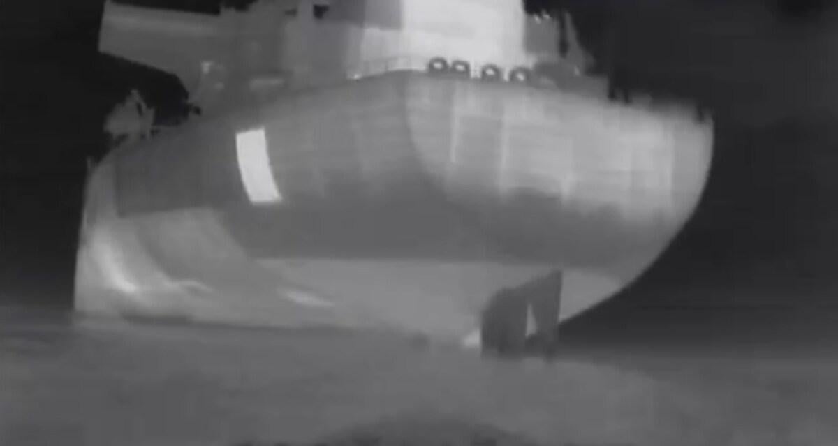 ВСУ поразили два танкера РФ в Новороссийске: Зеленский показал видео