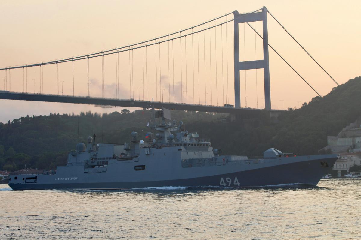 Российский фрегат “Адмирал Григорович” заметили за странной активностью у берегов Британии