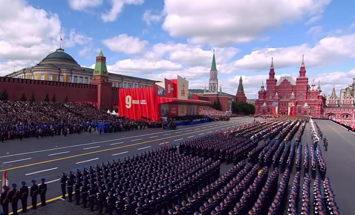 “В обществе царит всеобщая тревога”: в NYT рассказали о непраздничном настроении в РФ