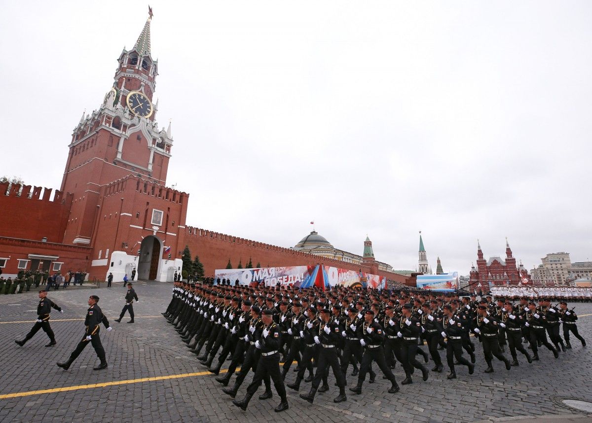 На параде прошли воевавшие против Украины Путин пообещал, что победа будет за ними