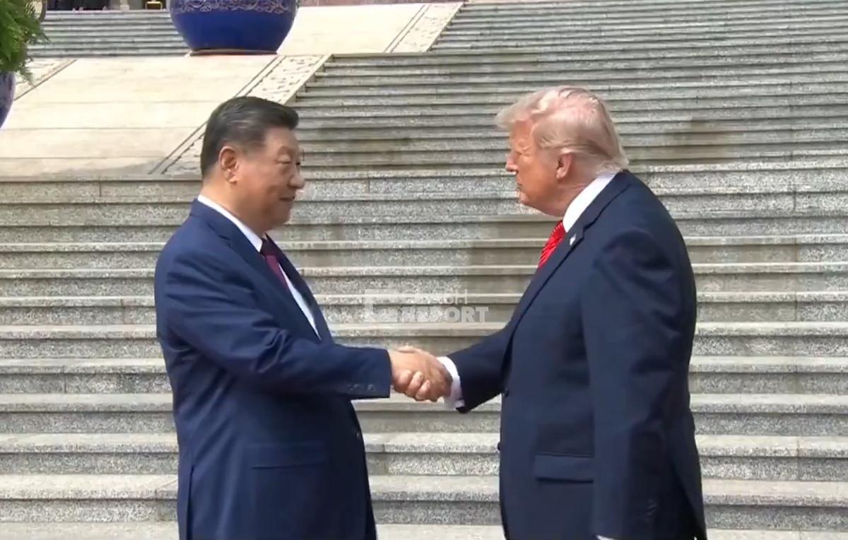 Трамп и Си устроили «дуэль рукопожатия» (видео)