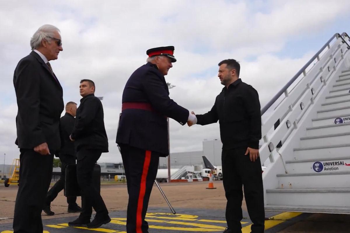 Зеленский прибыл в Британию и сделал заявление перед встречей с европейскими лидерами