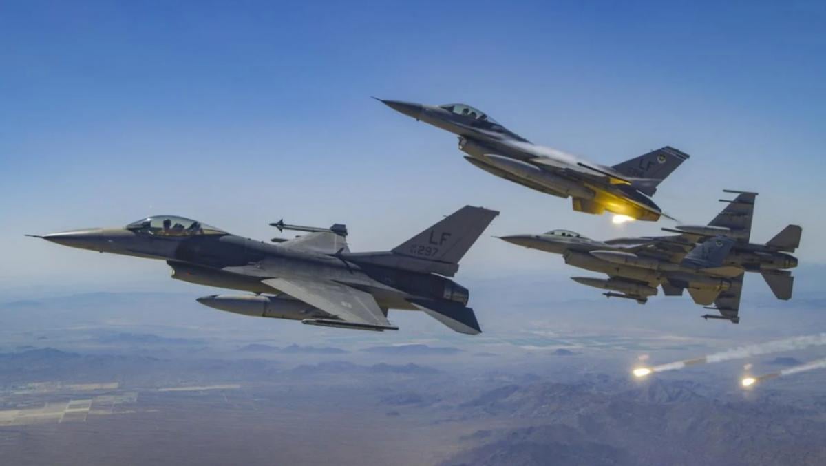 Бельгия в этом году  передаст Украине 7 истребителей F-16, — министр обороны