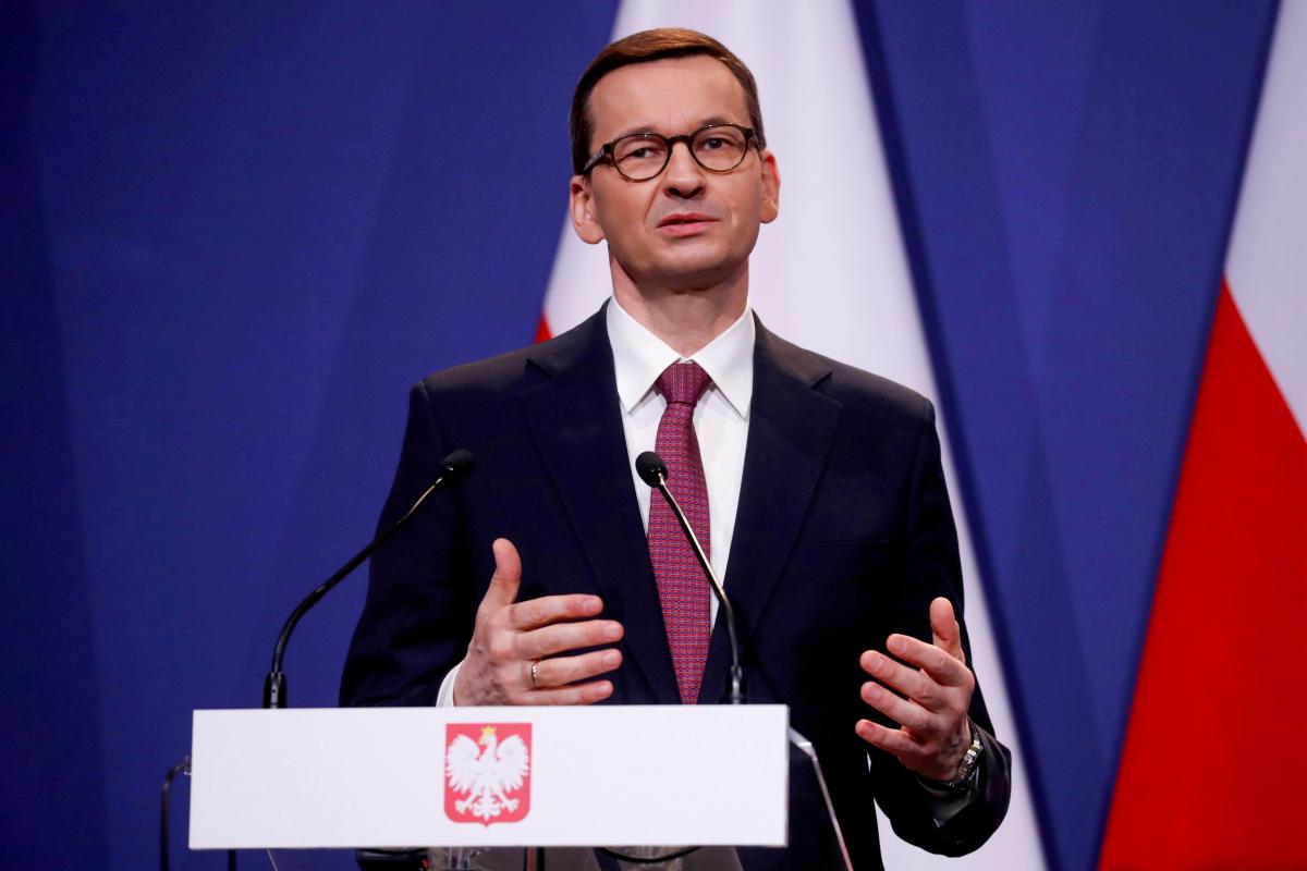 «Украинцы ткнули нам пальцем в глаз»: экс-премьер Польши высказался по поводу скандала с УПА