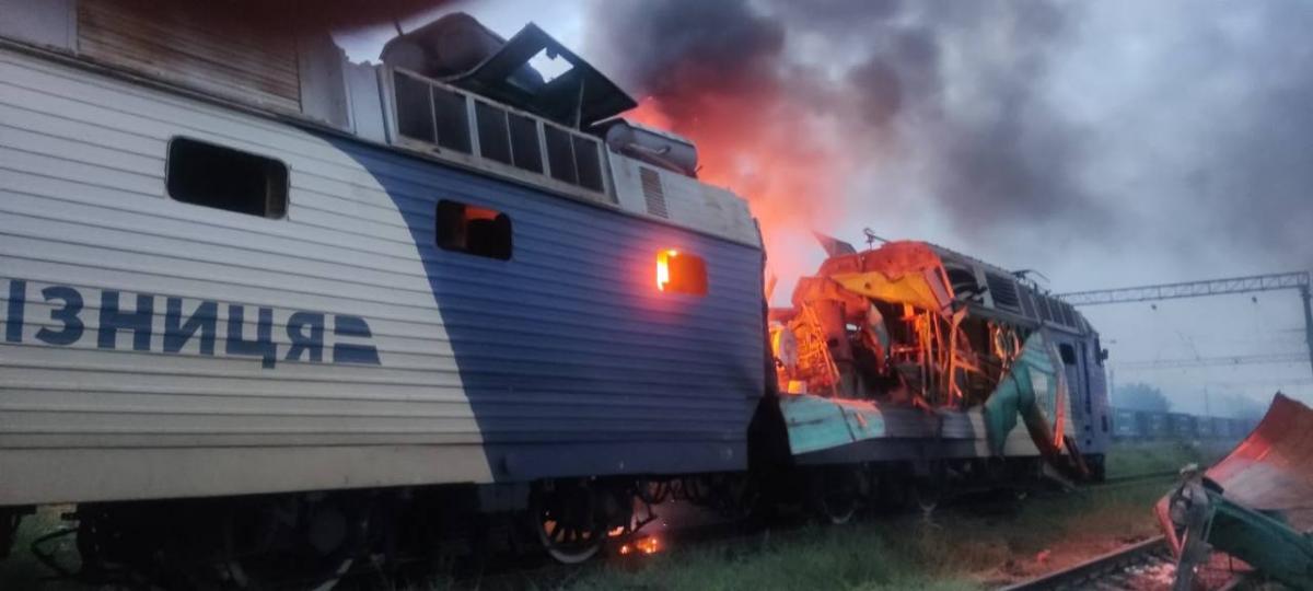 За этот год россияне уничтожили и повредили в Украине более 200 локомотивов