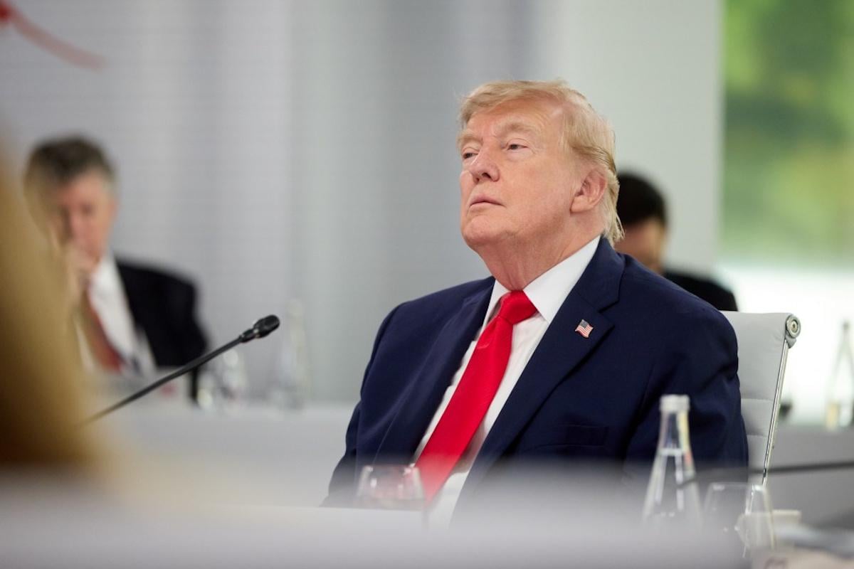 Зеленский и Путин хотят договориться о мире, — Трамп