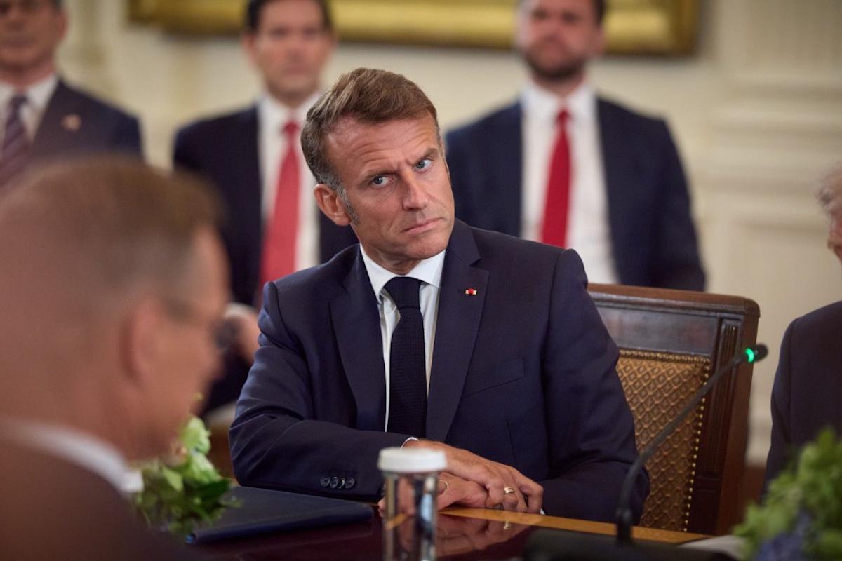 Макрон резко отреагировал на новые удары РФ по Киеву