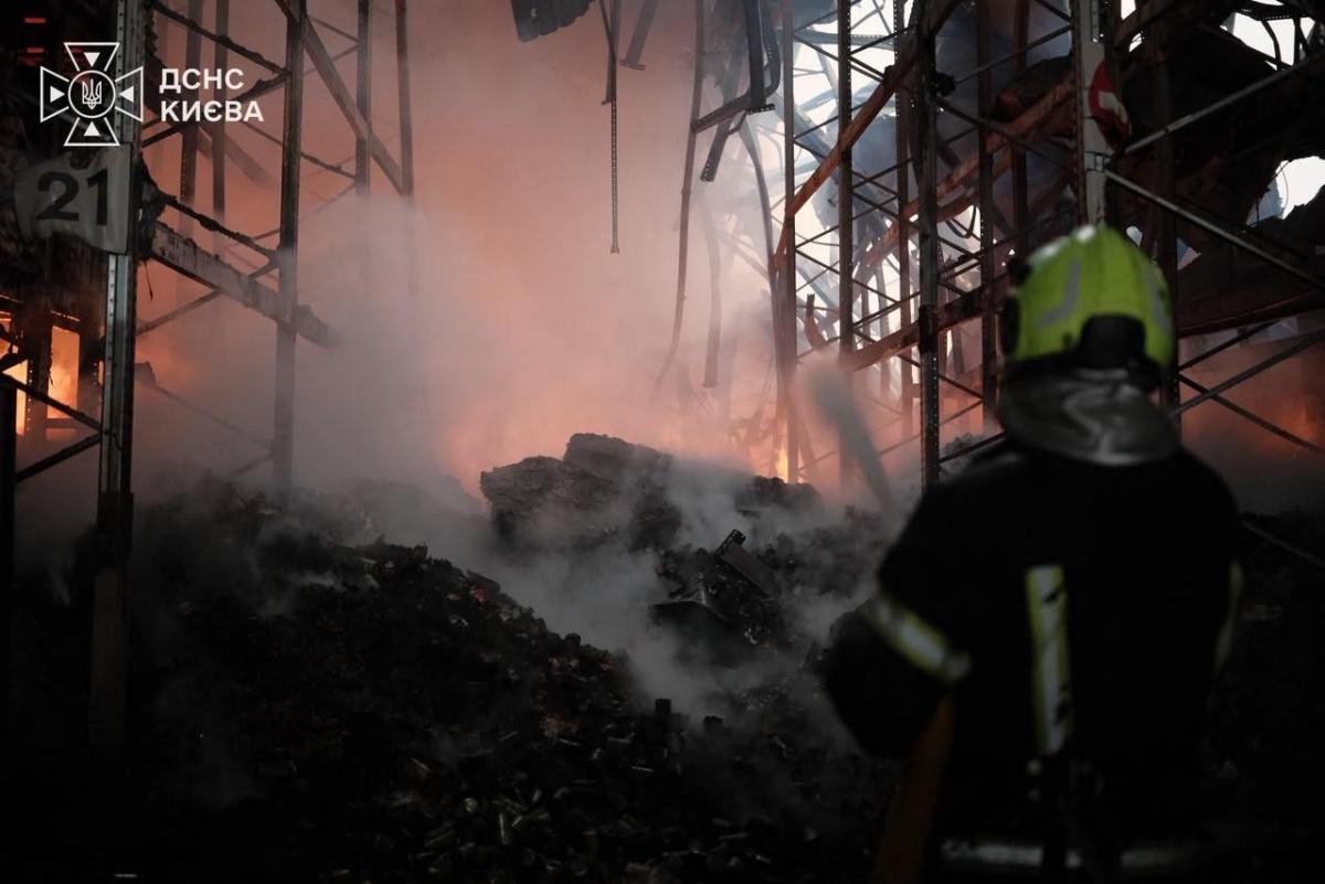 Во время атаки РФ попала в цистерну с аммиаком в Киеве: существует ли угроза для населения
