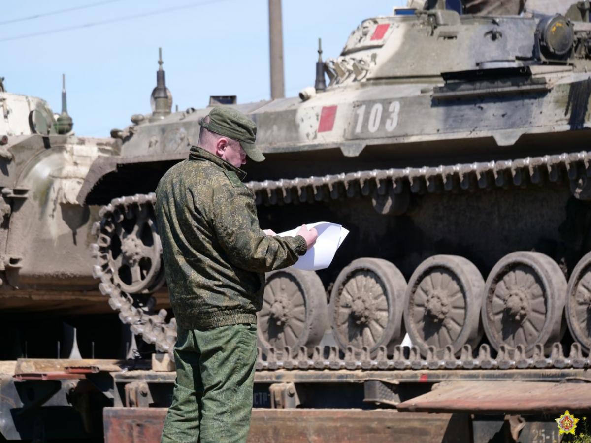 Угроза для Украины: журналисты составили карту со 150 военными объектами в Беларуси