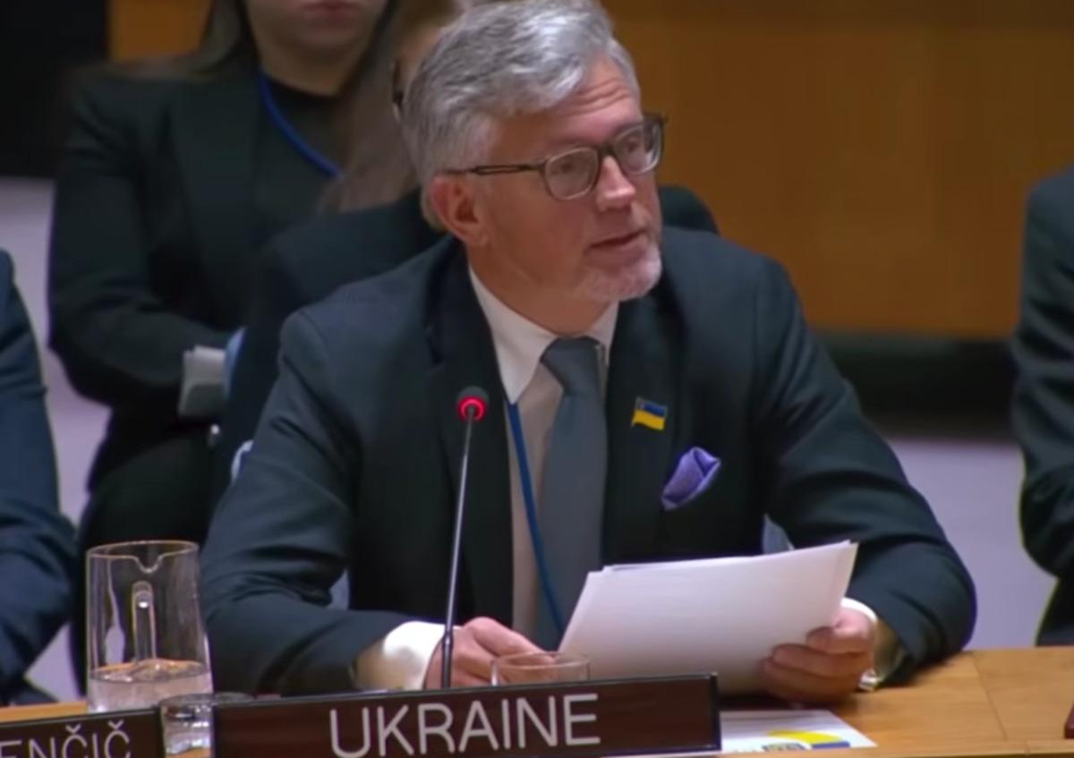«Уезжайте, пока это еще возможно»: Мельник обратился к россиянам с важным посланием